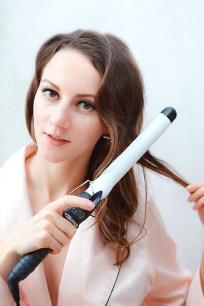 Завивка волос плойкой