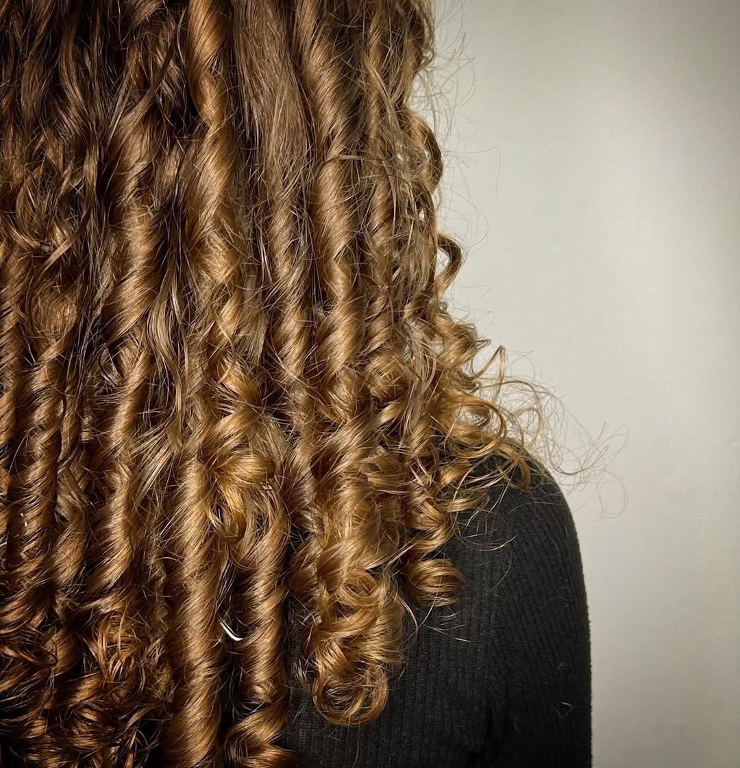 Вертикальная химзавивка — локоны