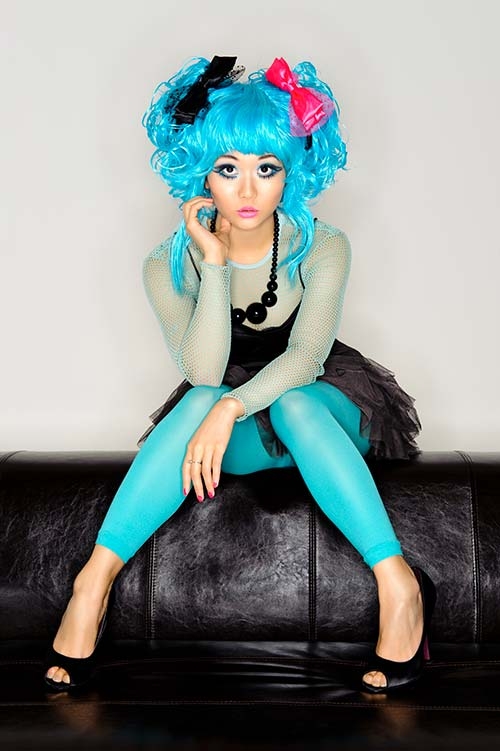 Прически с заколкой-бантом для образа гяру