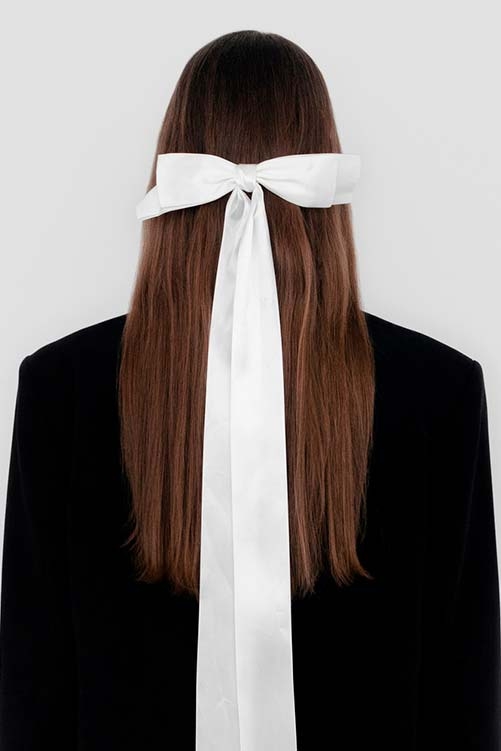 Прически с заколкой-бантом и лентами