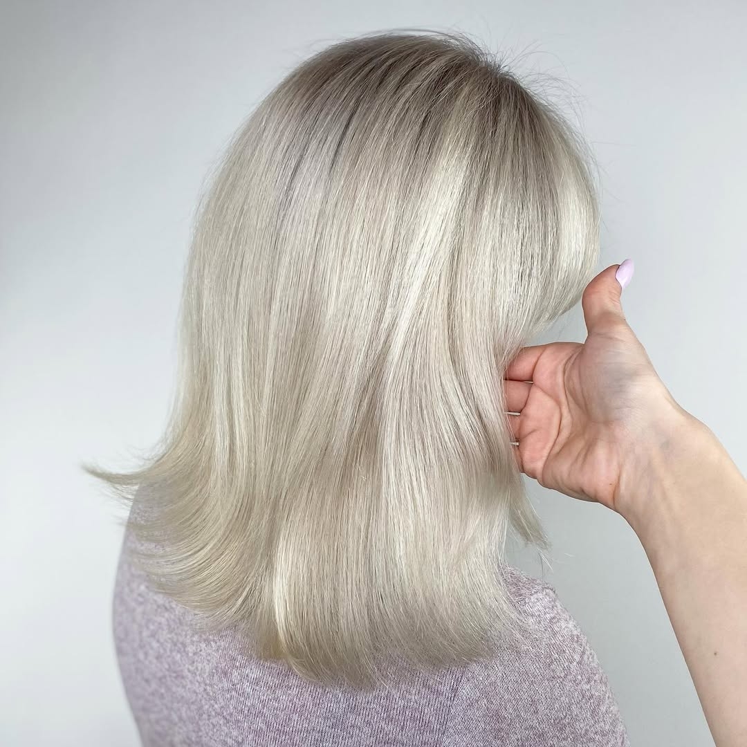 Окрашивание волос в античный белый