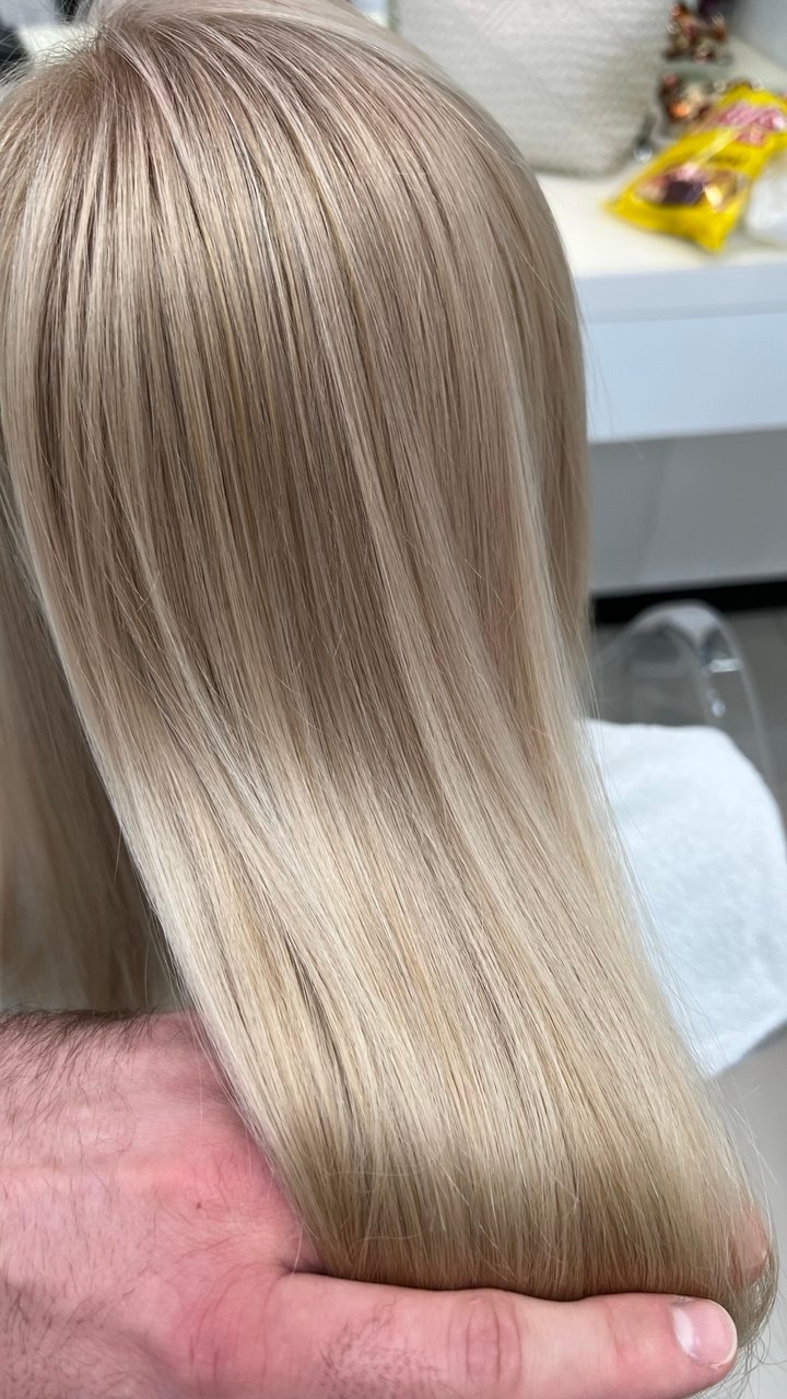 Ухоженный цвет волос после окрашивания в салоне красоты