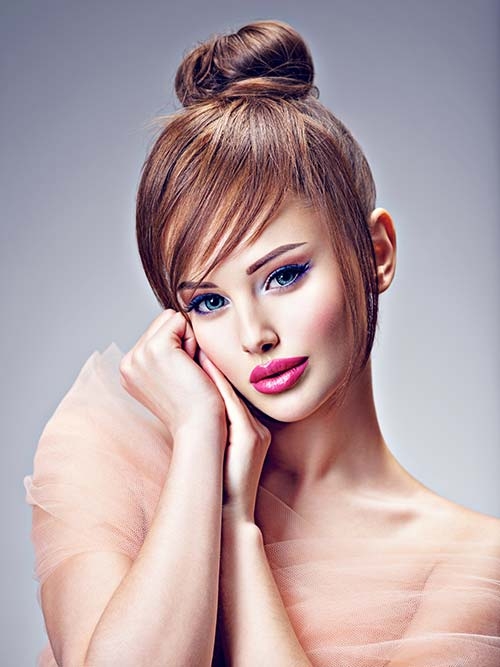 Стойкая челка из высокого хвоста