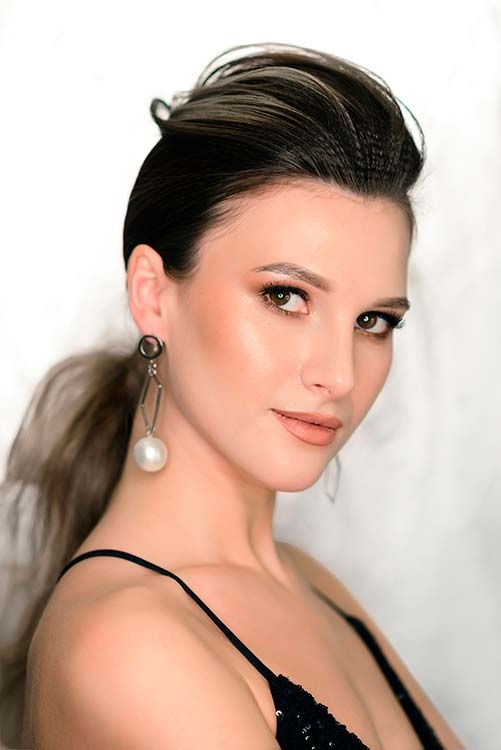 Уложенная пышная челка без стрижки