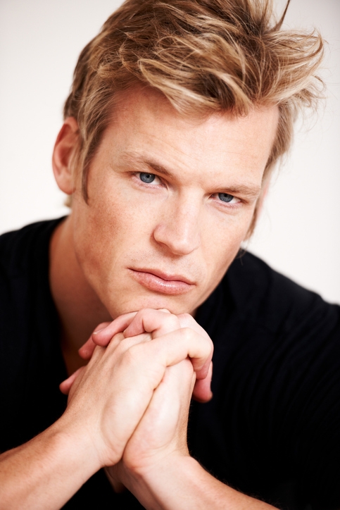 Мужская стрижка стрелец средней длины для овального лица