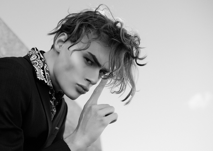 Стрижка каре в стиле гранж для мужчин с овальным лицом