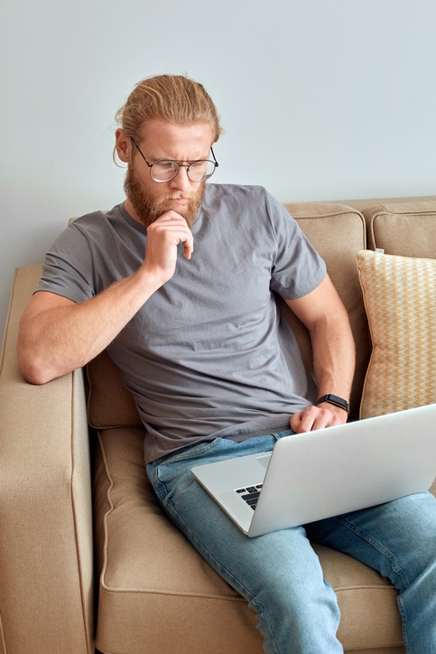 Мужская прическа с пучком для овальной формы лица