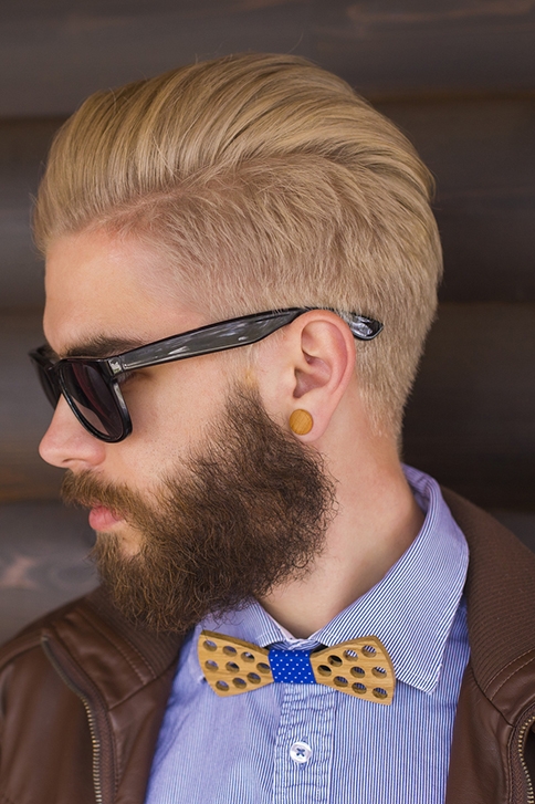 Мужская прическа с усами для овального лица