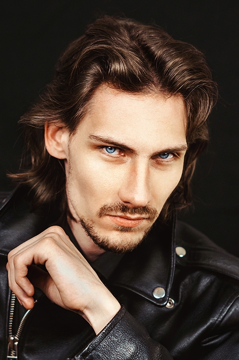 Мужская прическа с бородой для овального лица