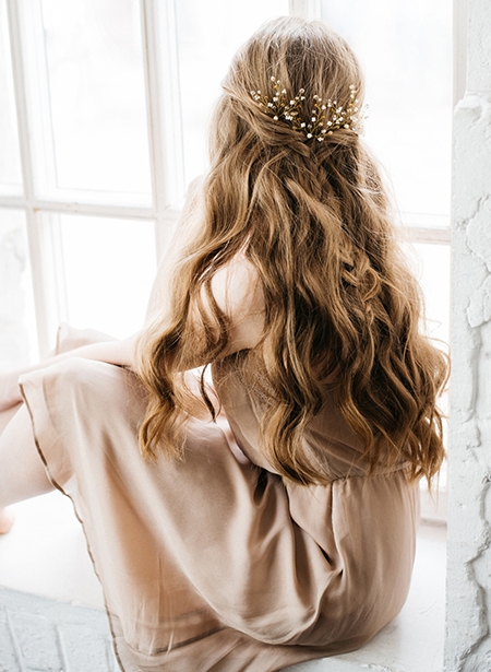 Простая прическа на длинные волосы