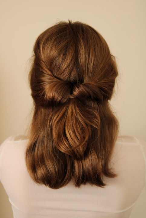 Быстрая прическа с низким хвостом