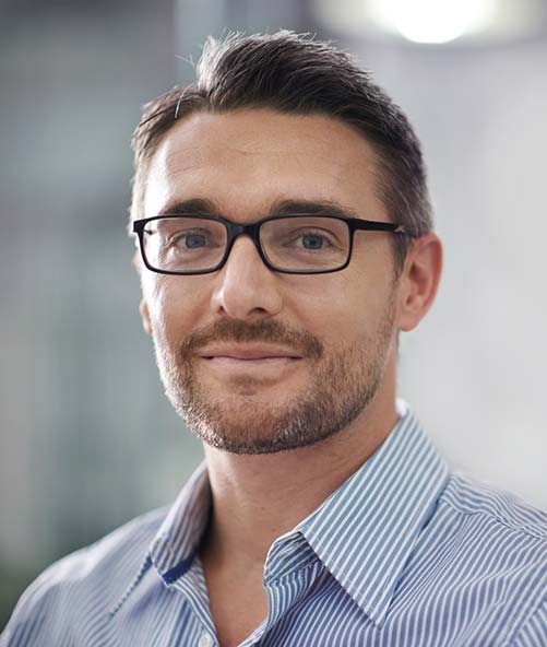 Косые виски в мужской стрижке