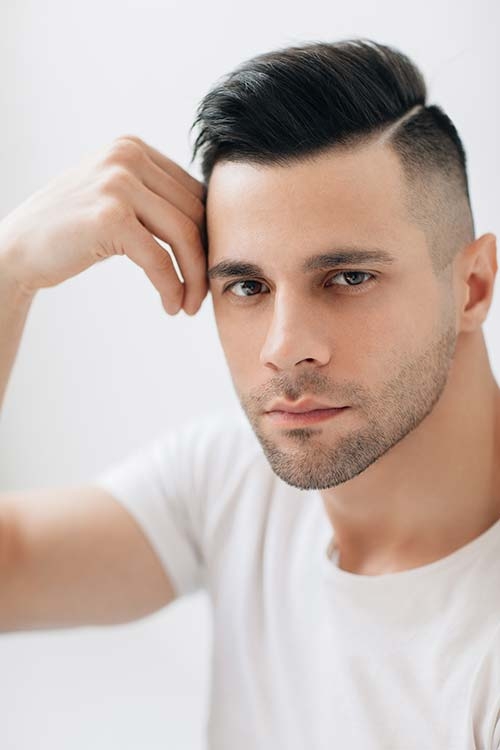 Мужская стрижка полубокс с боковым пробором