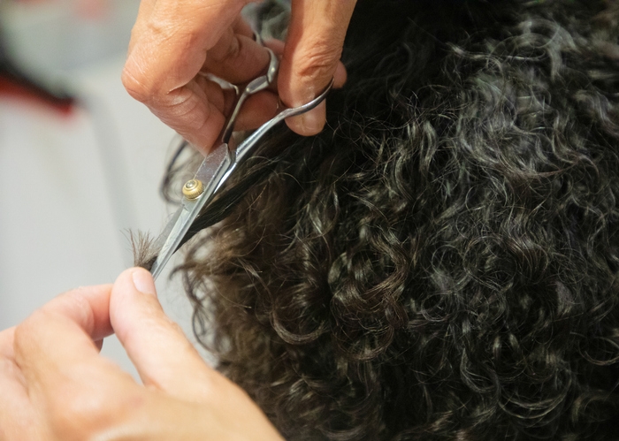 Филировка кудрявых волос