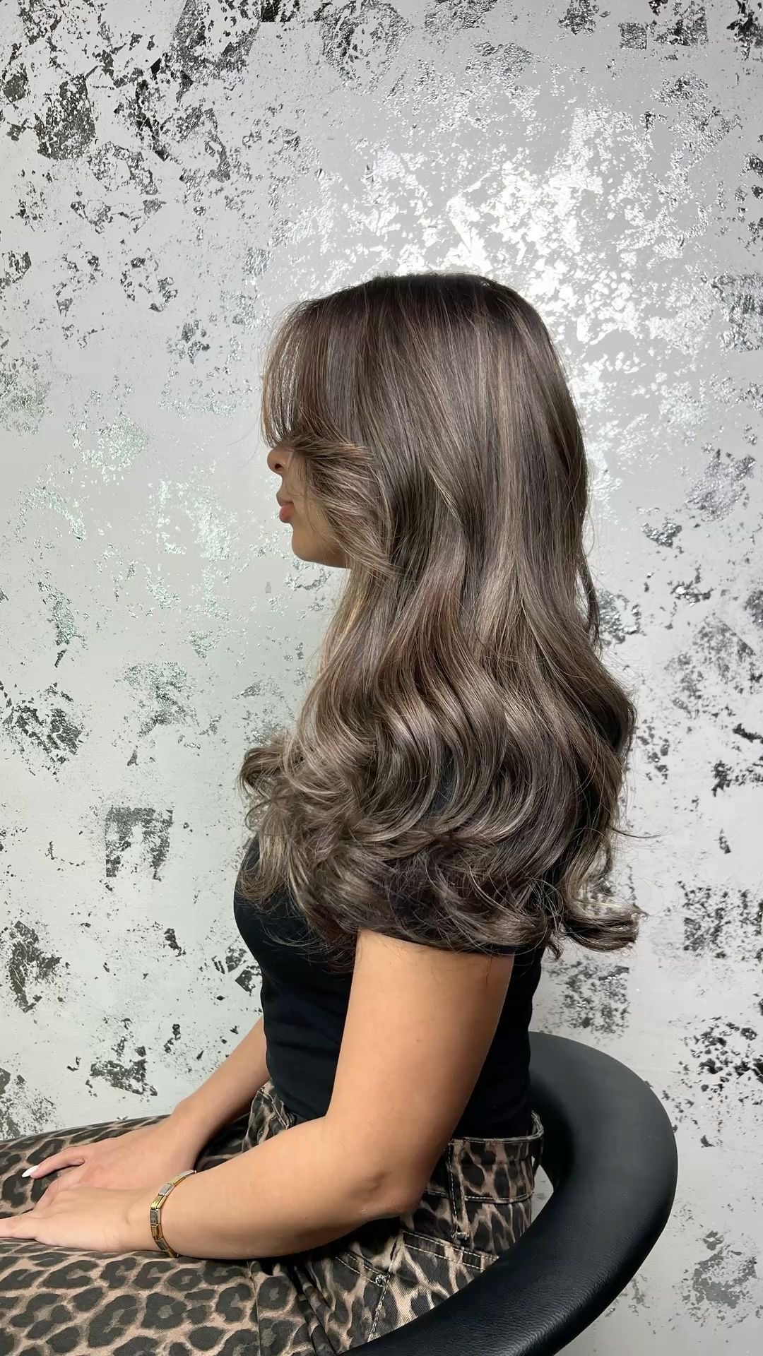 Темный холодный шатуш на русых волосах