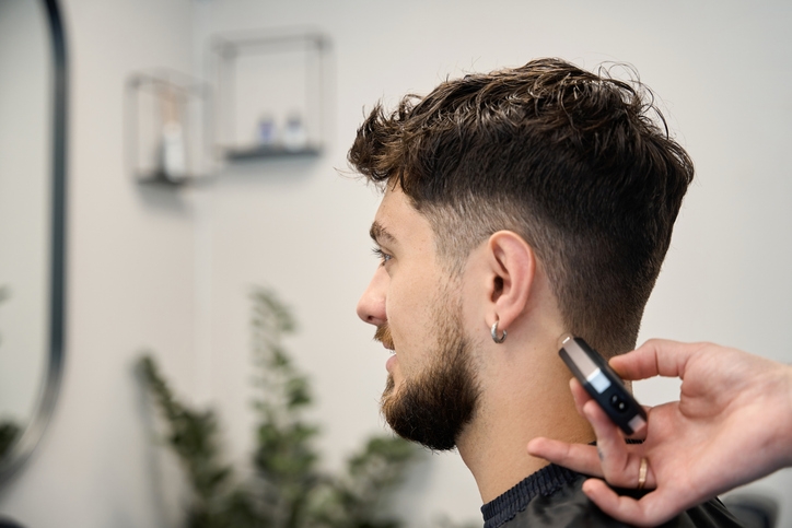 Техника выполнения плавного перехода в стрижке полубокс