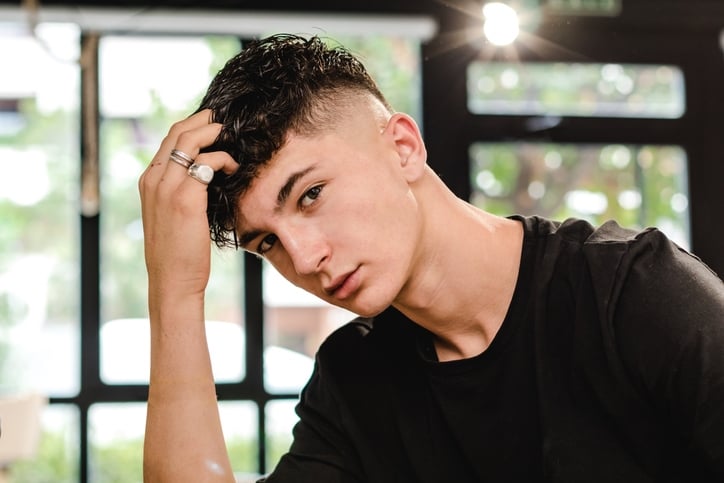 Мужчина с текстурной укладкой