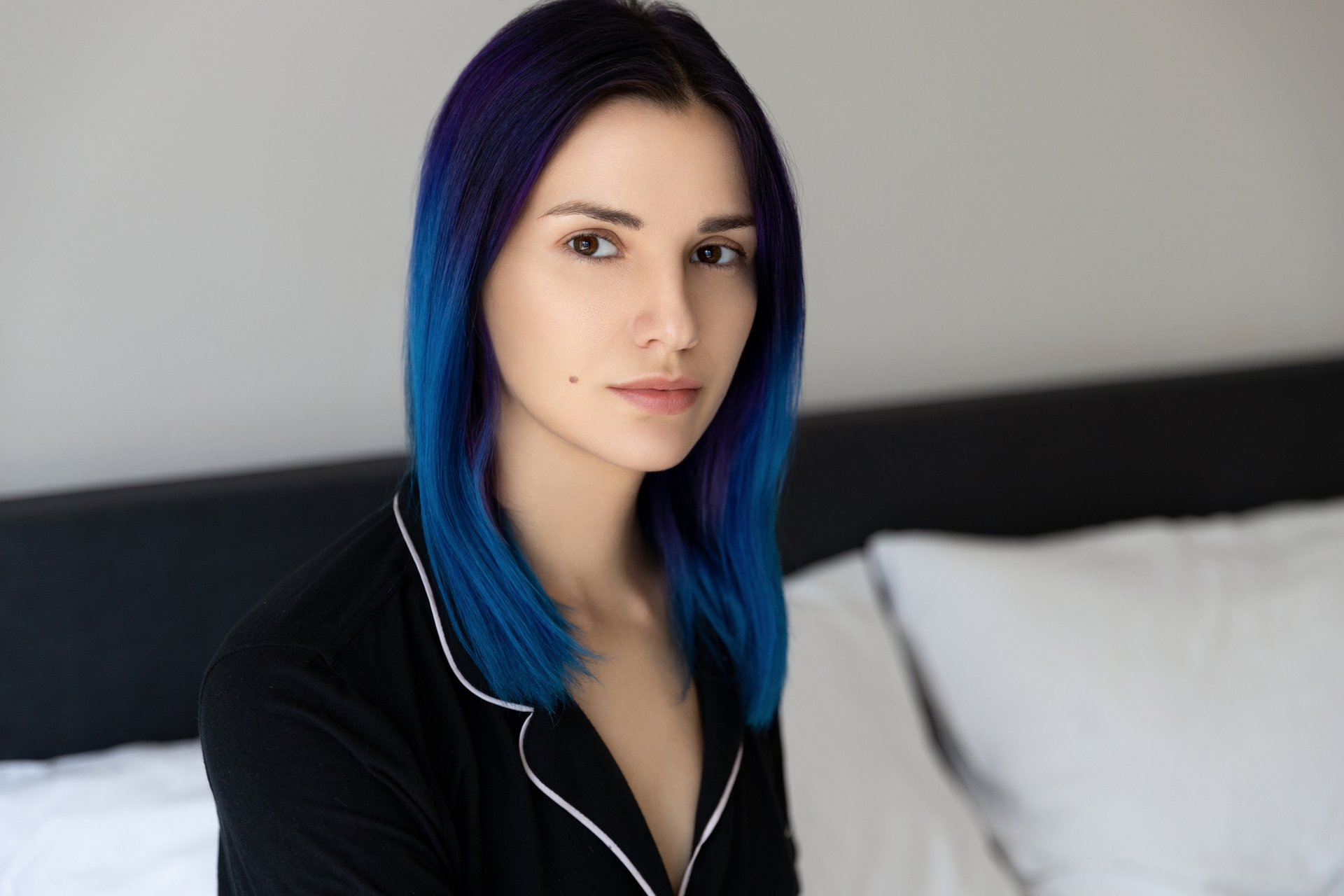 Окрашивание волос в глубокий темно-синий