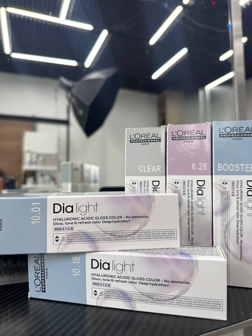  Обновленная палитра профессиональных оттенков красителя-блеска Dia light
