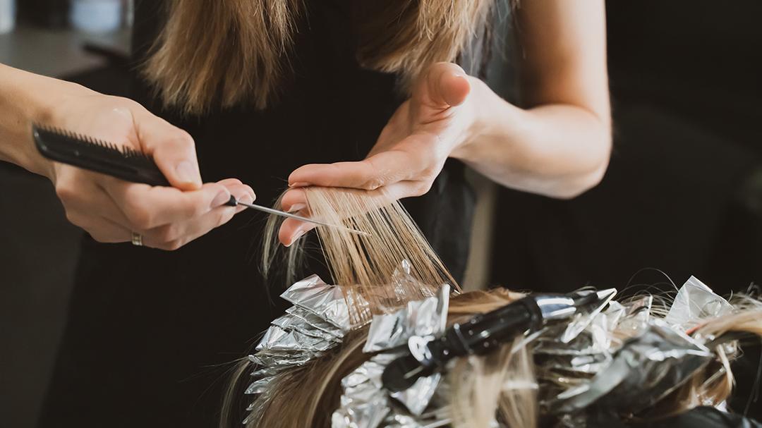 парикмахер-колорист 