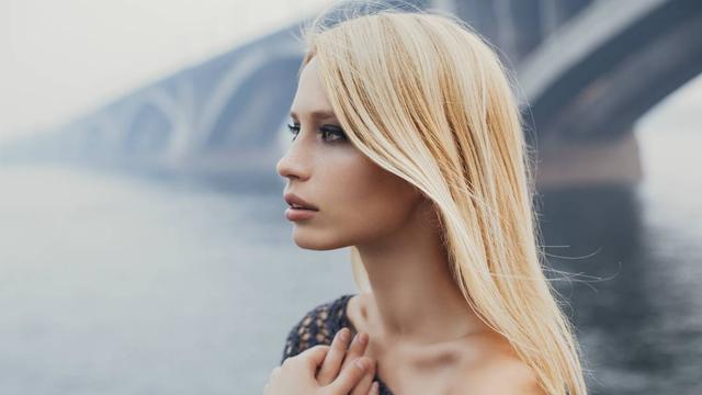 как убрать желтизну с волос