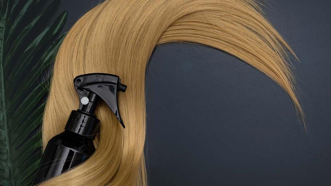 Без ломкости и без забот: все о спреях для расчесывания волос