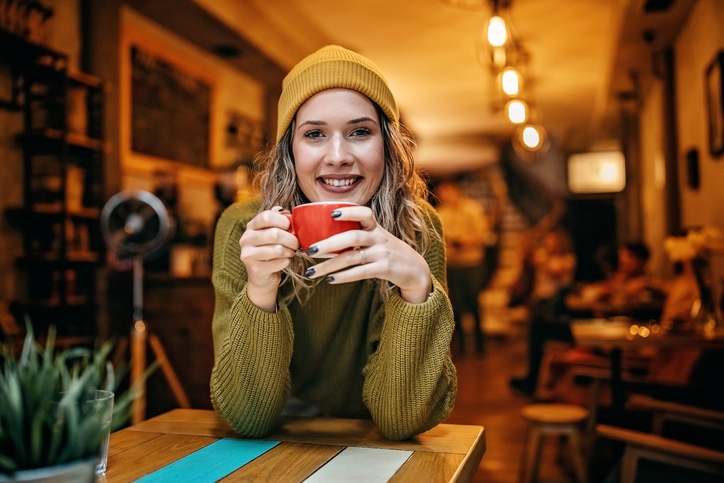 Какие прически сохраняют объем после шапки