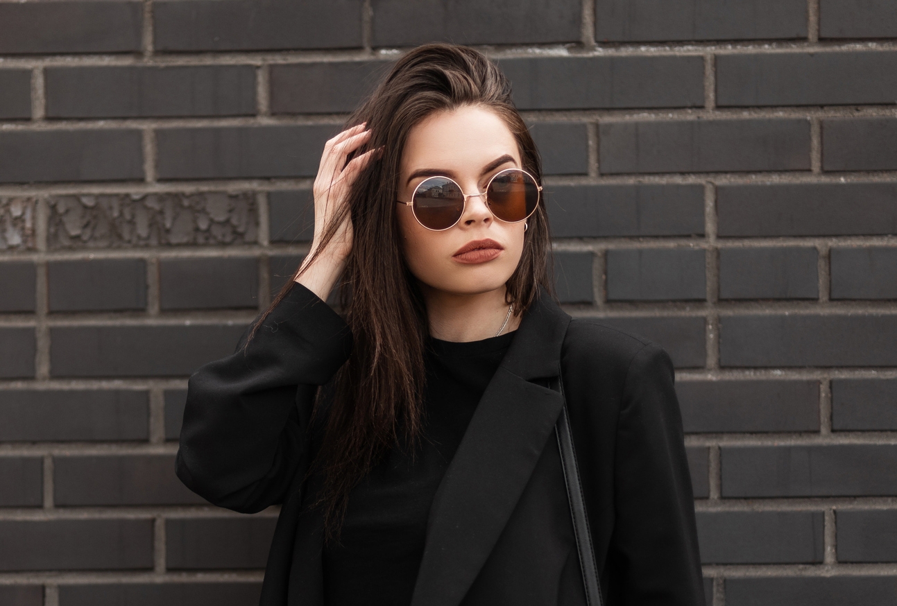 Почему стилисты советуют не трогать волосы без повода