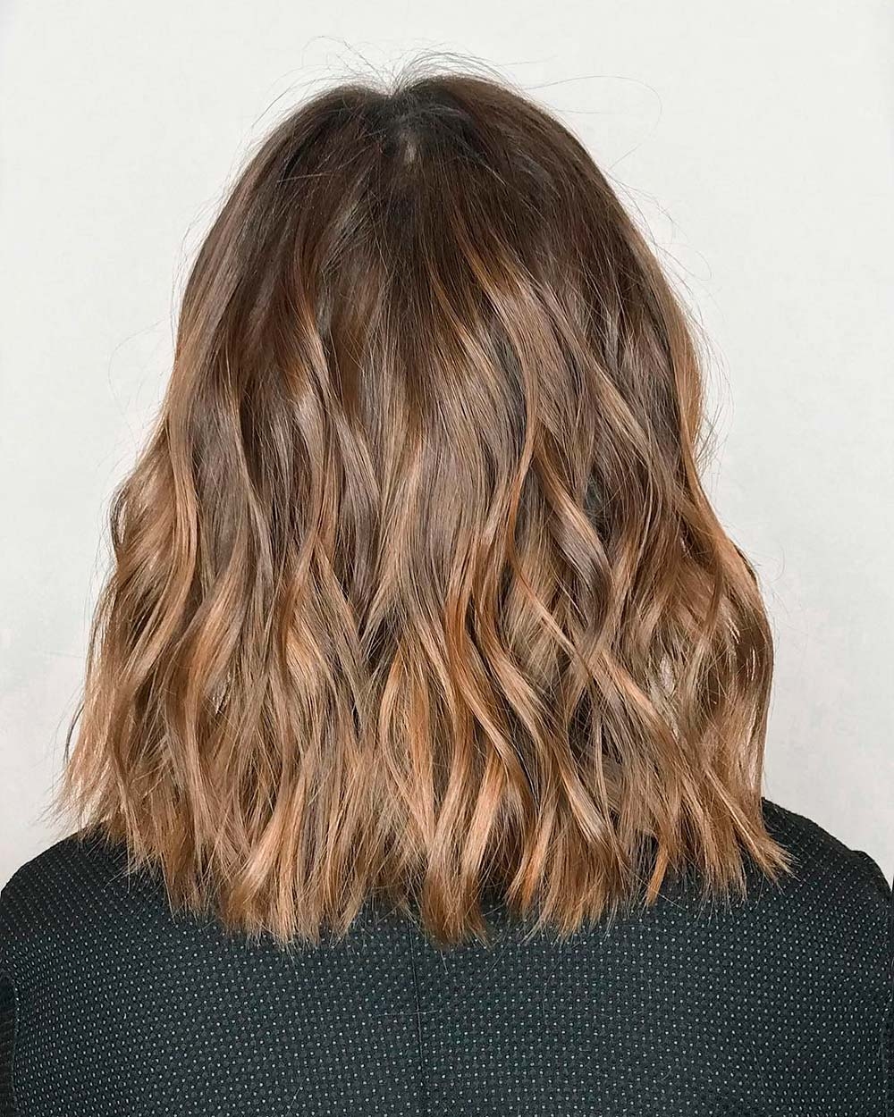 Пример уютного медного оттенка и мягкой укладки