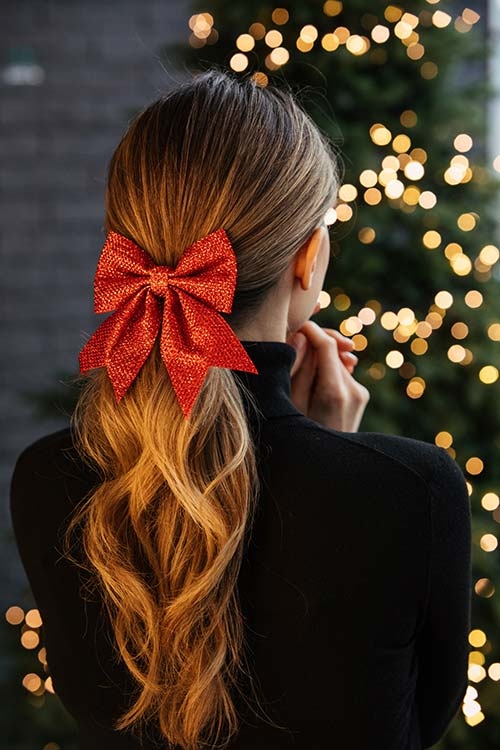 Прически с заколкой-бантом в хвост