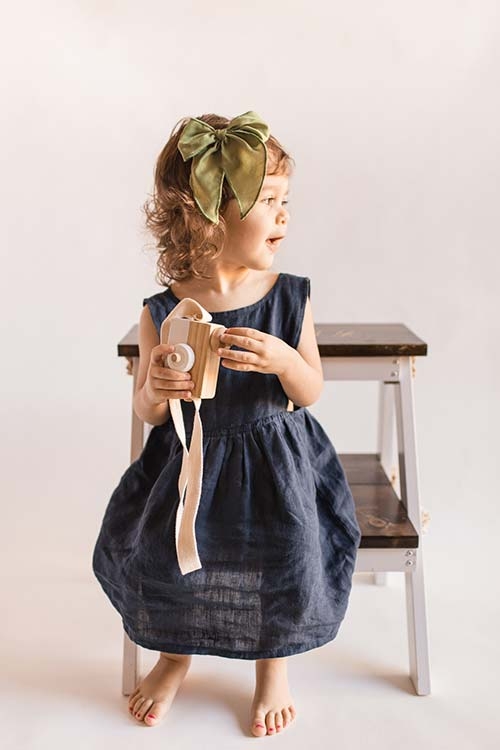 Прически для девушки с бантом набок