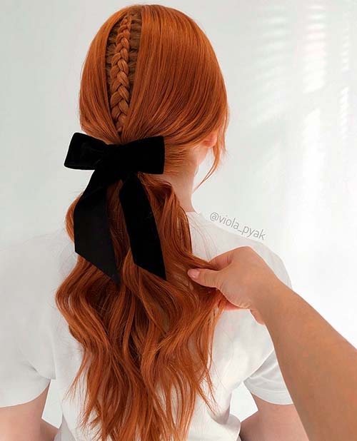 Хвост с косичкой с бантом на длинные волосы