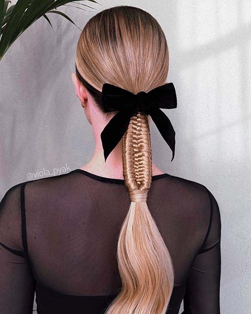 Хвост с плетением с бантом на длинные волосы