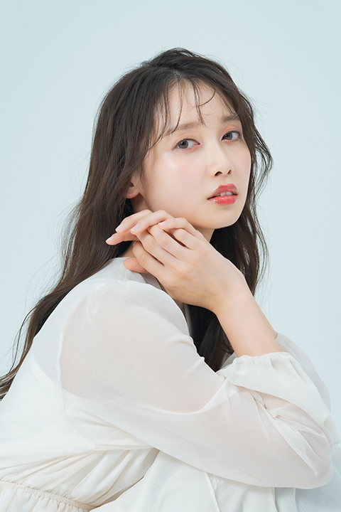 Японская прическа с длинными распущенными волосами