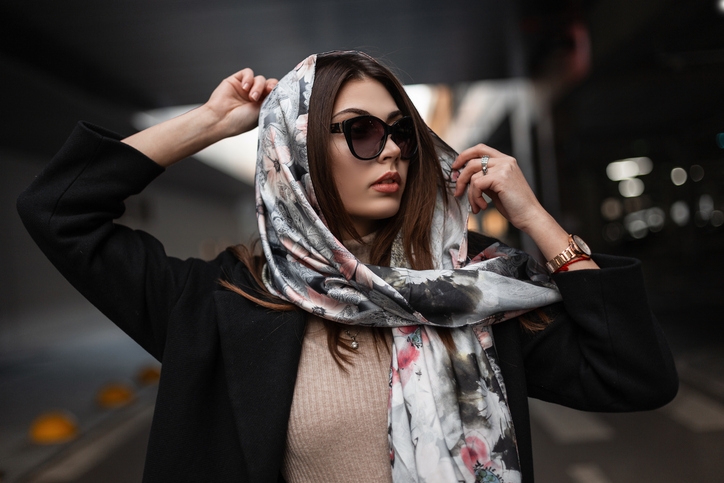 Как шелковая ткань влияет на волосы