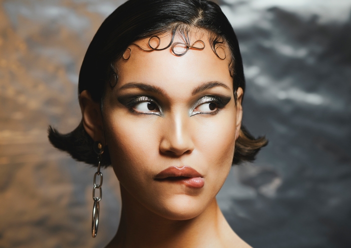 Холодная волна на челке с помощью геля