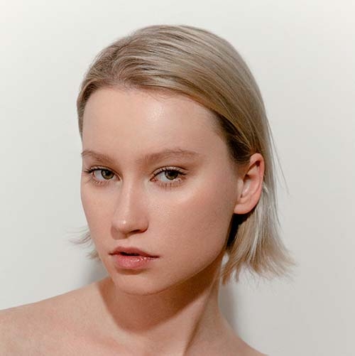 Стрижка каре без челки с гладким эффектом