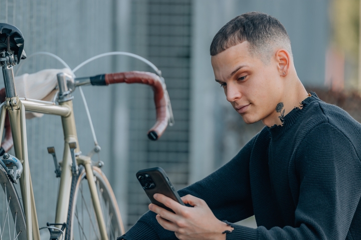 Мужской кроп с фейдом на висках