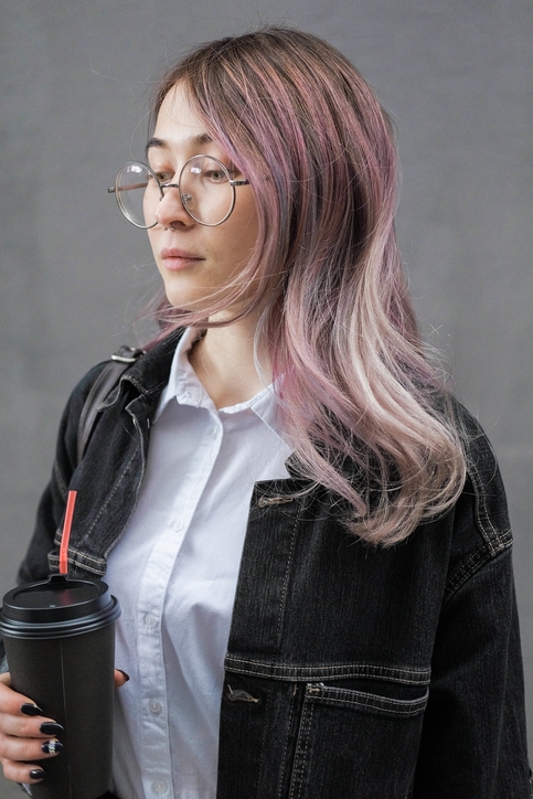 Пепельно-фиолетовый дымчатый оттенок волос