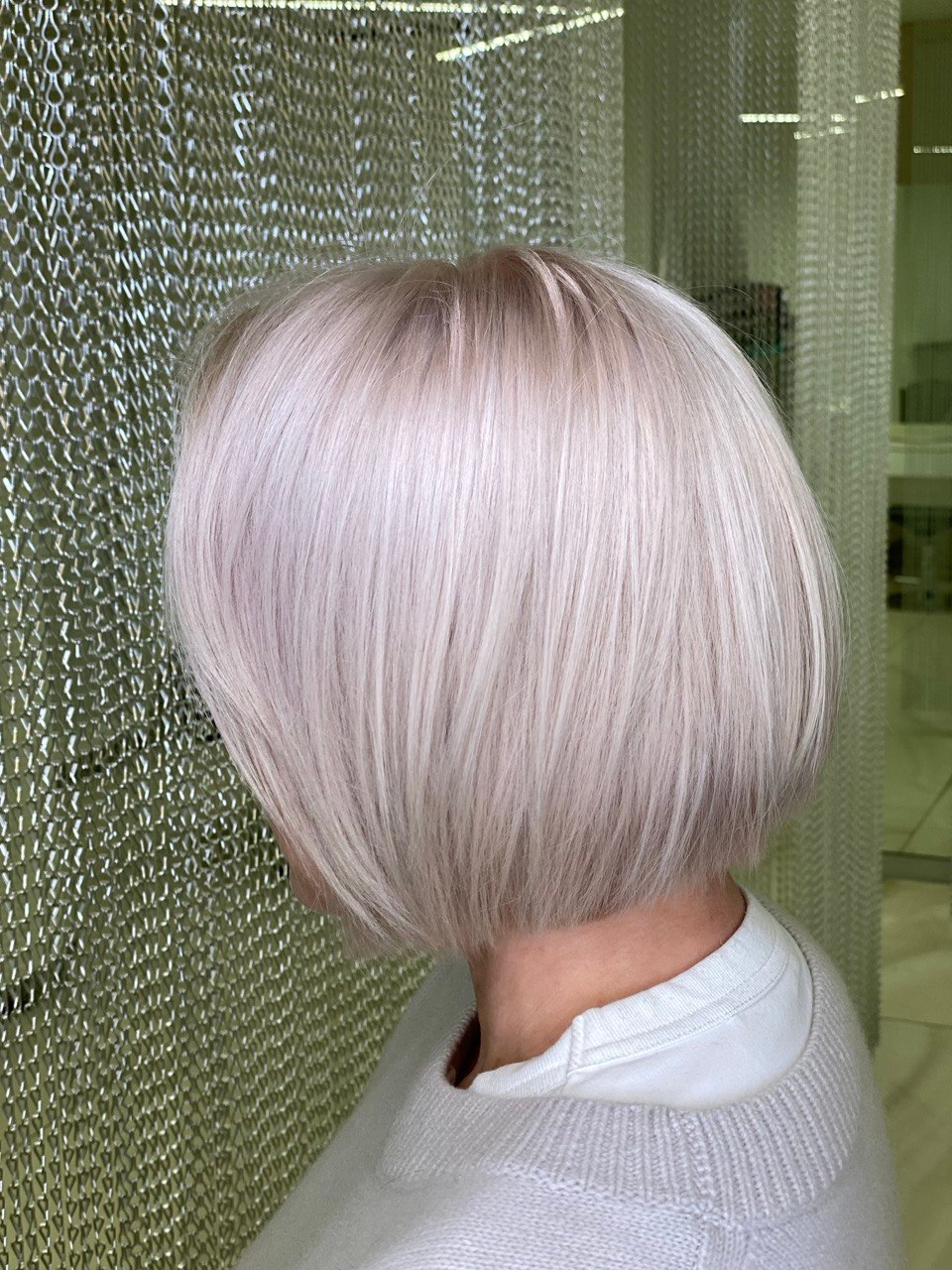 Мерцающий металлический блонд в платиновом оттенке