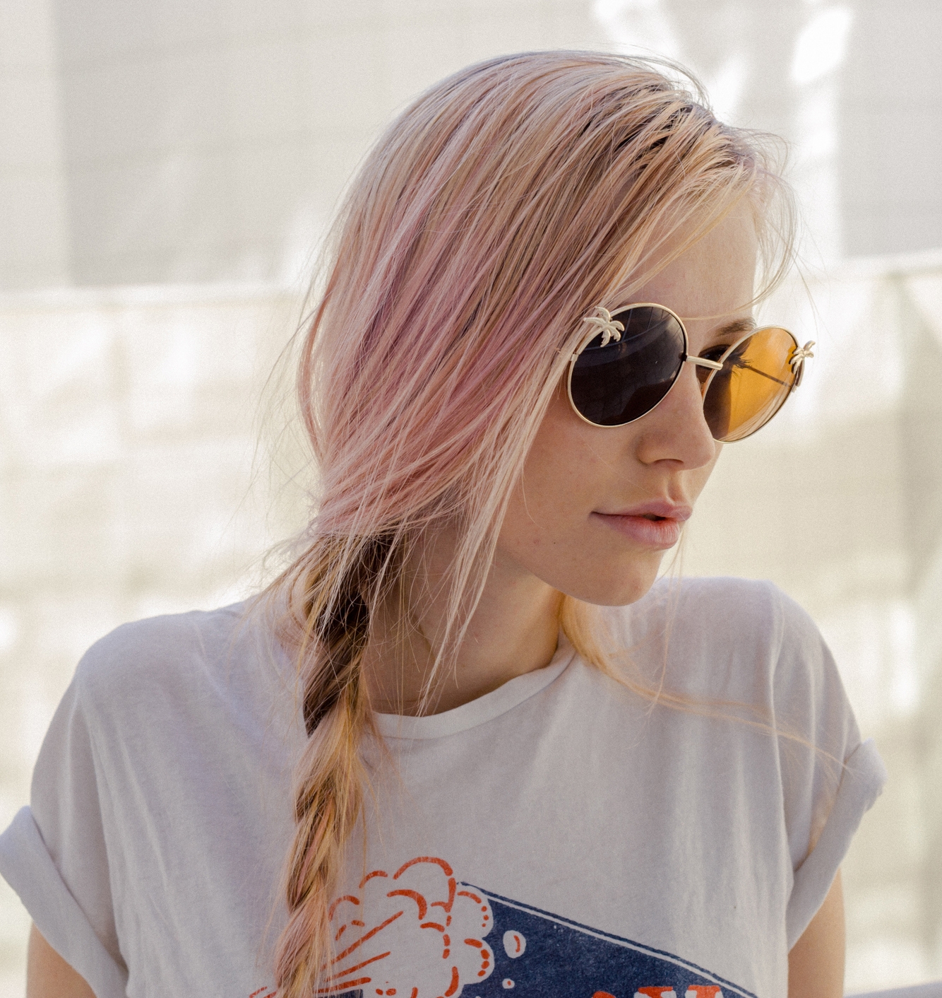 Плавный градиент с розовым блондом на длинных волосах