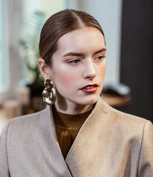 Гладкие прически в тренде