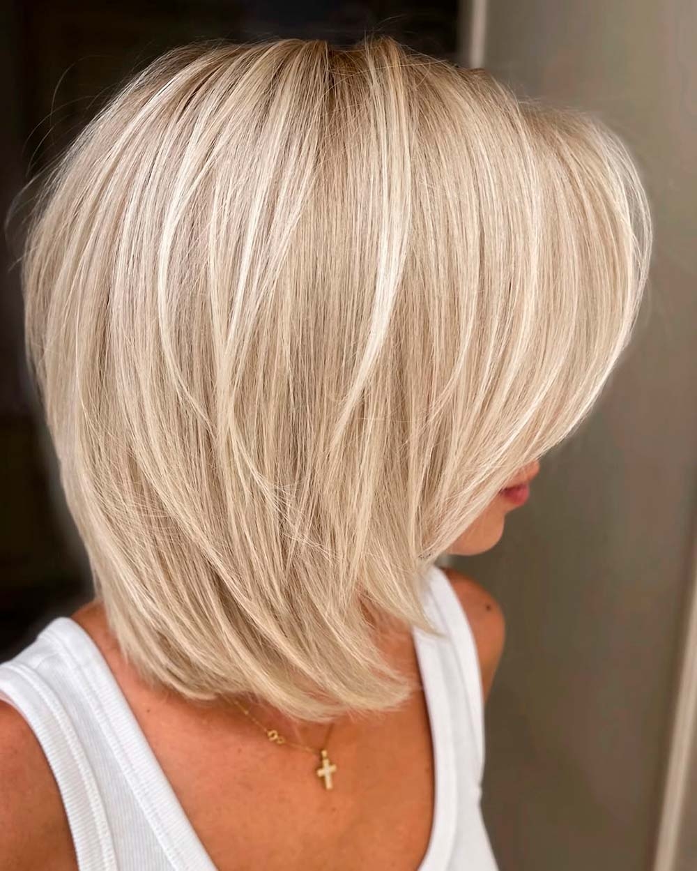 Теплый блонд в градуированном каре