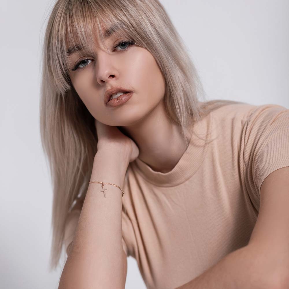 Портрет девушки с квадратным лицом