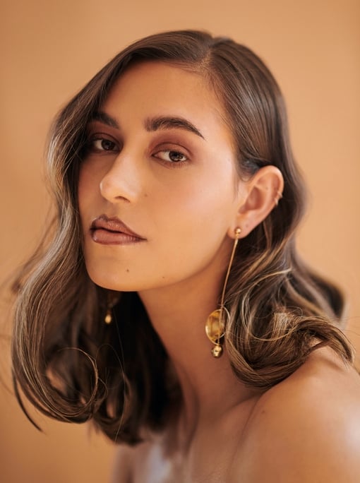 Укладка волос средней длины волной