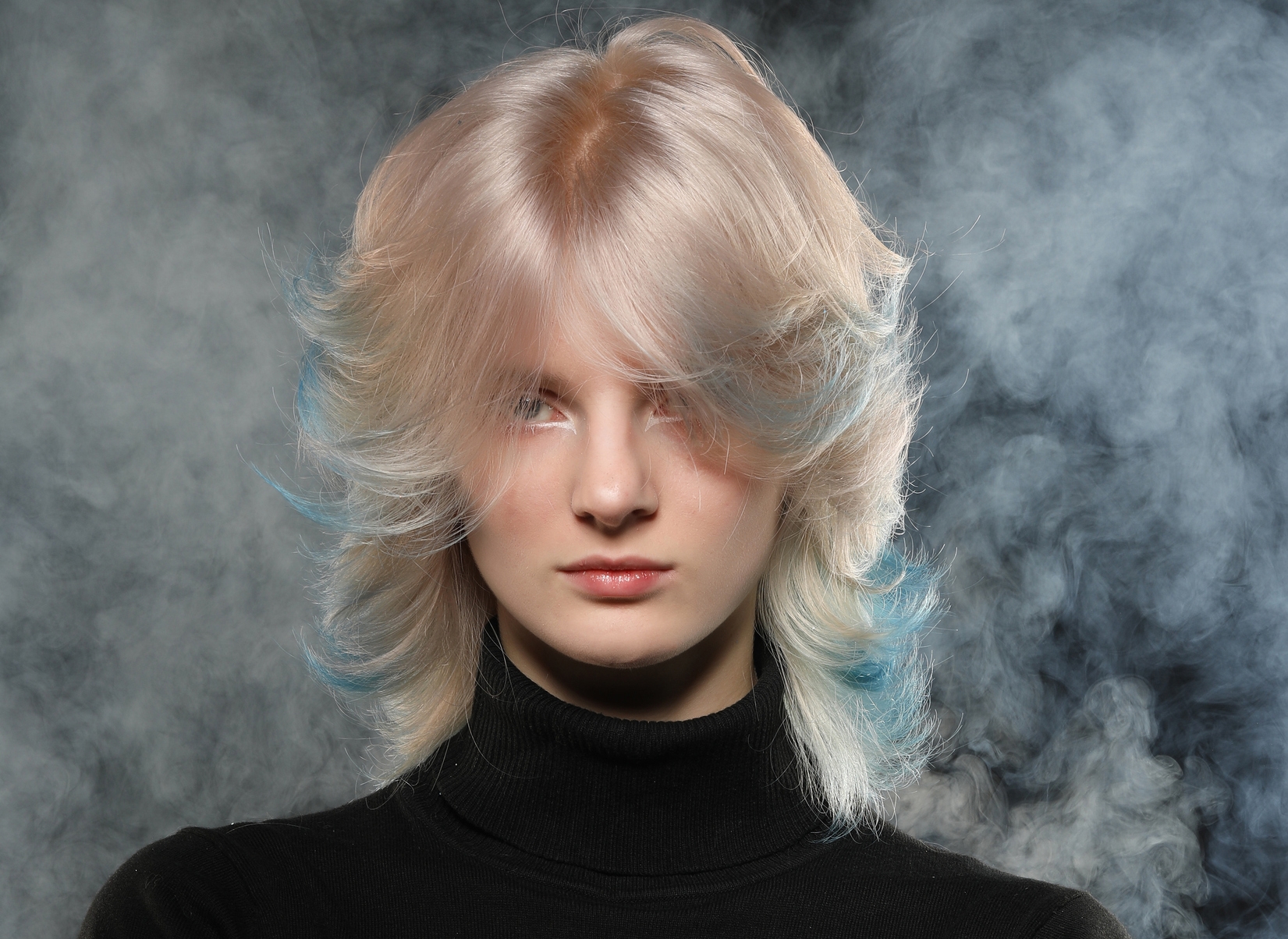 Мягкая укладка с челкой