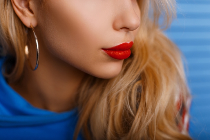 Убрать перхоть и сохранить цвет волос — реально