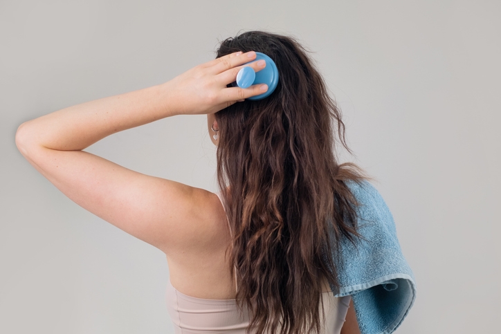 Рутина от перхоти — начинаем с массажа кожи головы