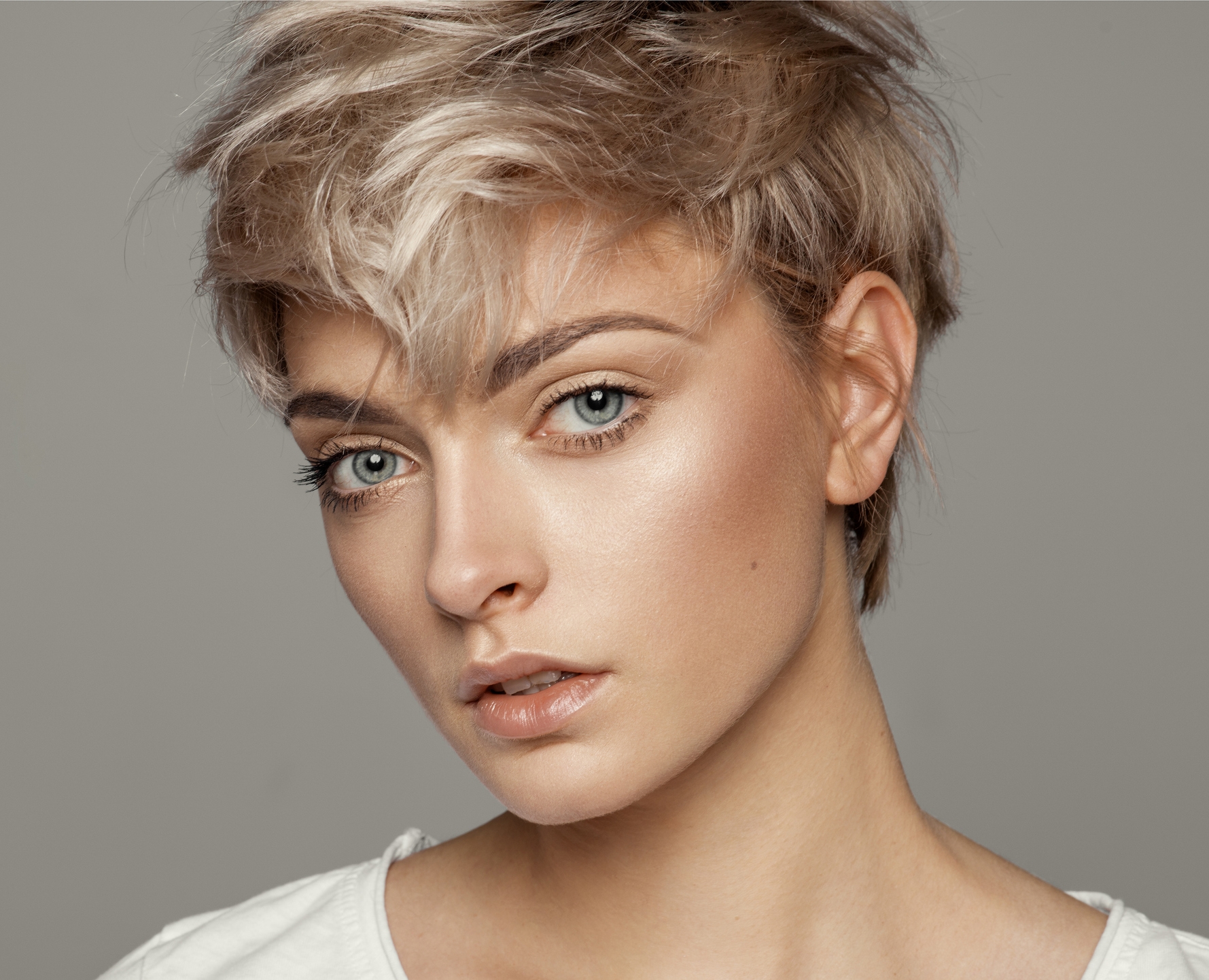 Объем и легкая растрепанность с Vavoom Triple Freeze