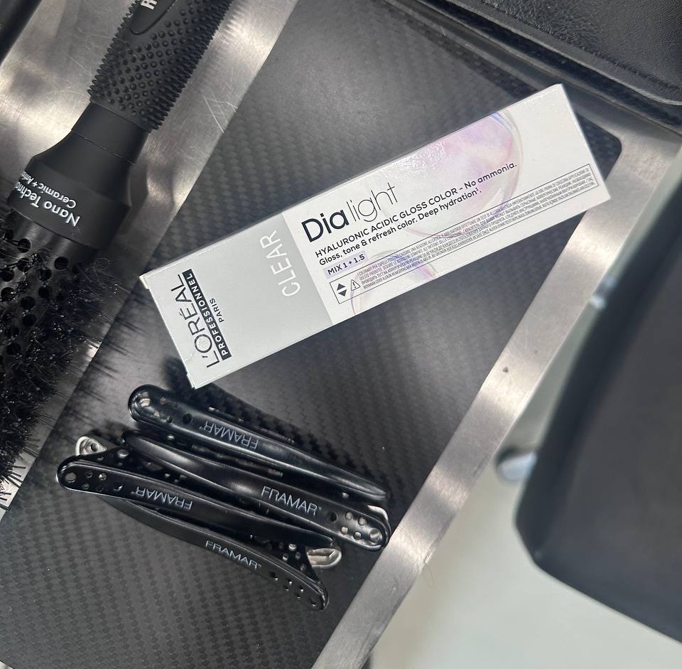 Крем-краска Clear из палитры L’Oréal Professionnel Dia light для бесцветного окрашивания с эффектом ухода